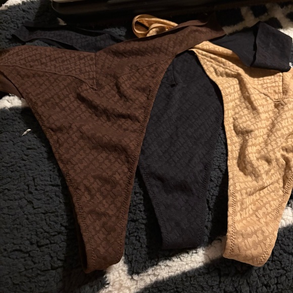 SKIMS Other - NWOT SKIMS 3 Pair Lace Seamless Thong Panty 4X